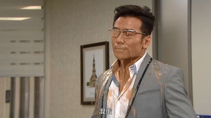 唐文龙在《溏心风暴3》其中一幕夏雨泼奶茶，令他吸引不少观众关注。