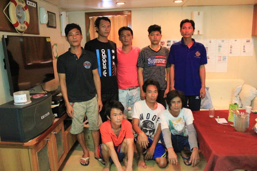 8名被商务船救起的越南籍男子，目前被安顿在大马海事执法机构位于巴生港口的办事处。