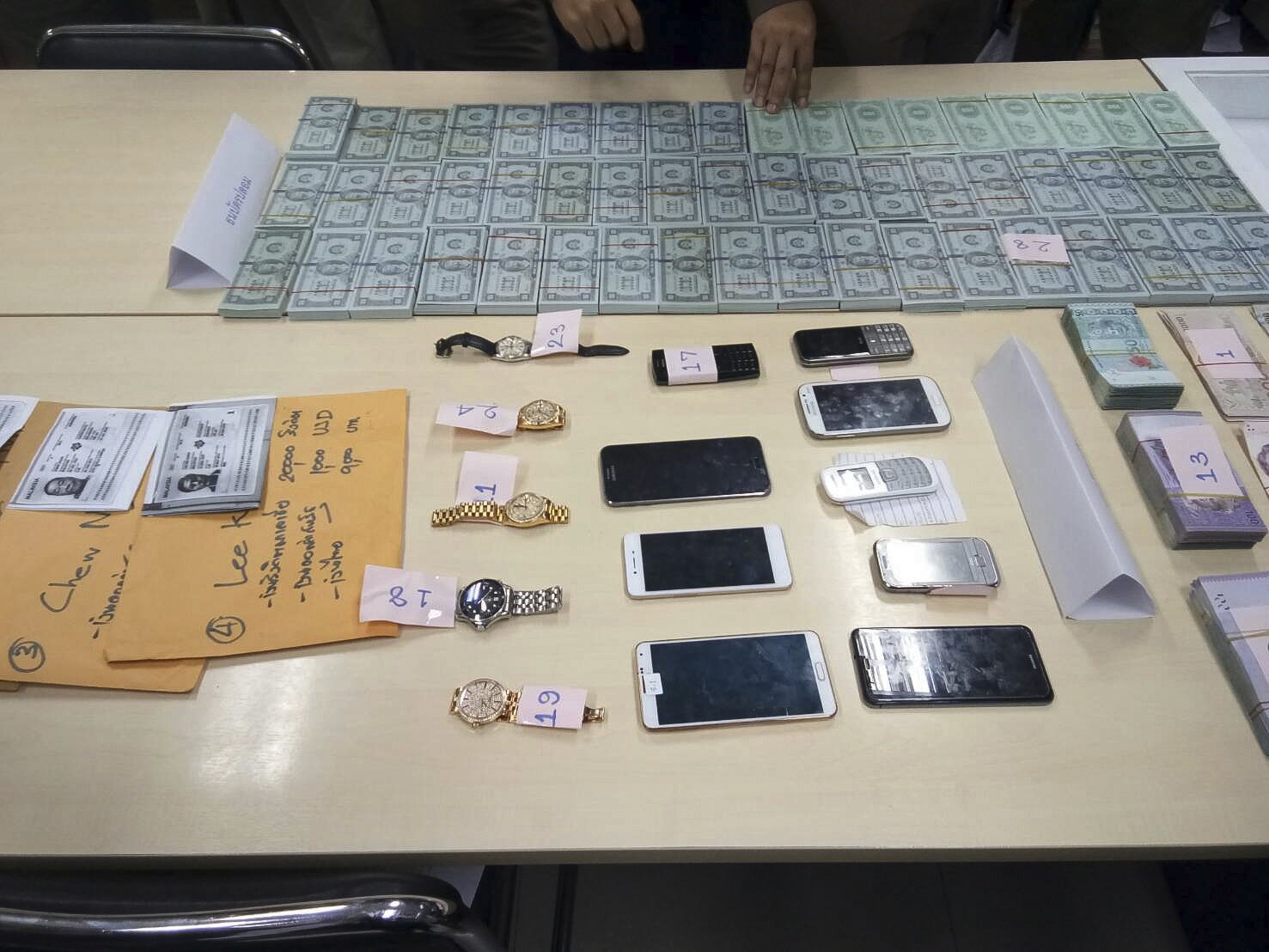 随著4名嫌犯落网后，警方也起获现钞、手机及多部手机等证物。