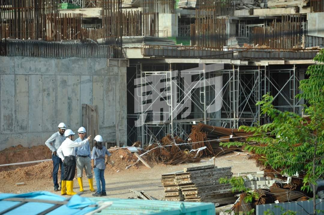 发生土崩事故的丹绒武雅工地是为了发展一项50层楼高的可负担房屋计划，原本预计2019年竣工。不过，在发生事故后，工程已停工。（摄影：蔡开国）