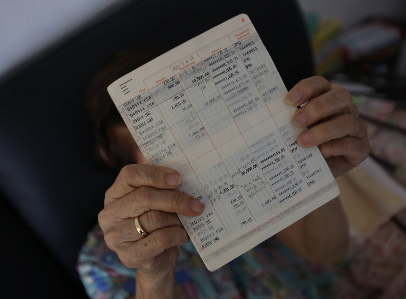 81岁老妇被骗投资38万养老金，结果只拿回20万。