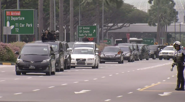 疑似金正恩车队离开樟宜机场。