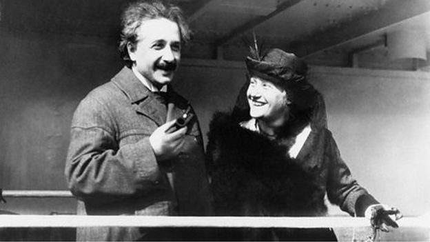 爱因斯坦夫妇资料图片。1921年，也就是爱因斯坦启程前往远东的时候