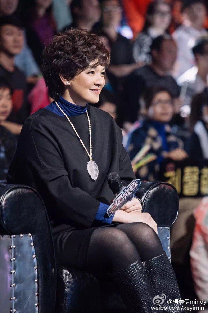柯以曾担任中国选秀节目《超级女声》评审