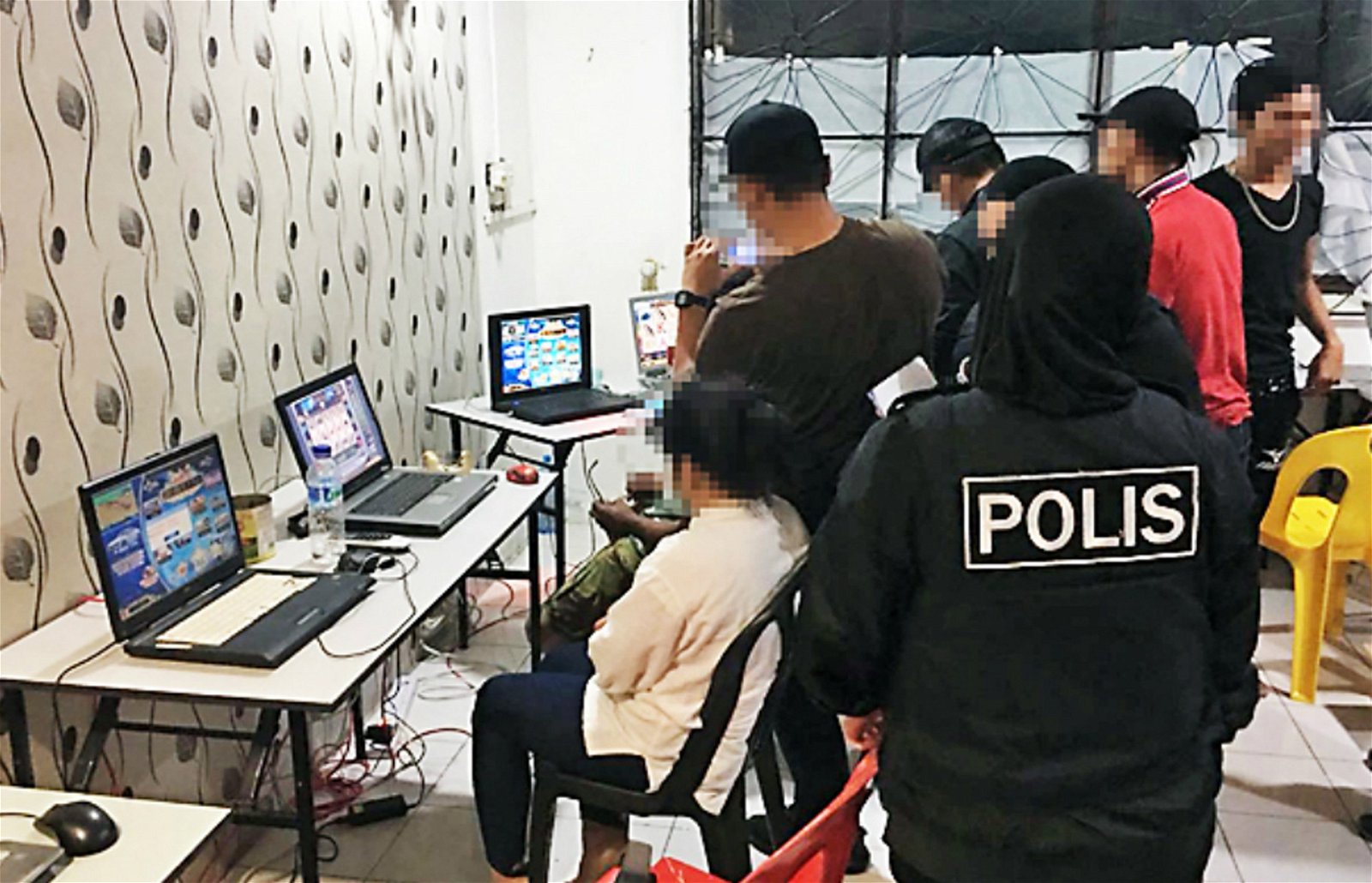 警方瓦解一个活跃在本地的网络赌博集团大本营。