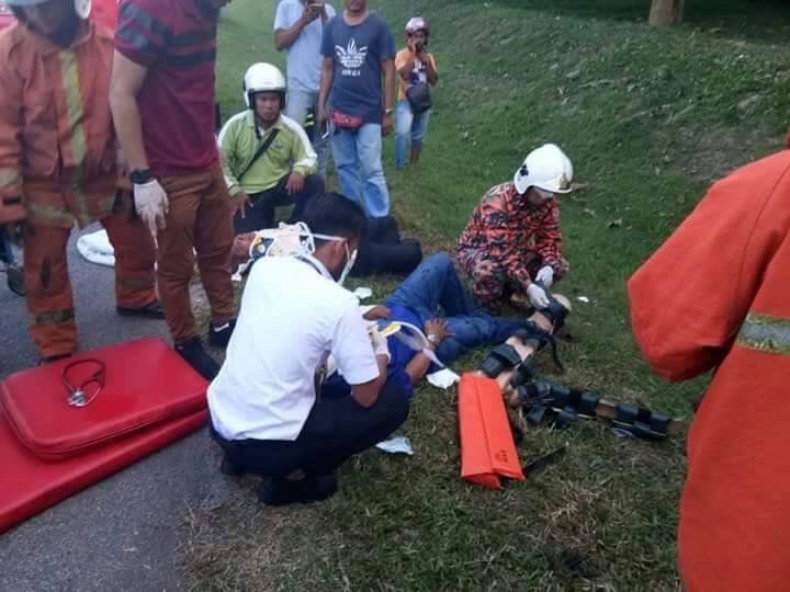 接到同僚发生车祸的消息后，另一批救护员到场急救。