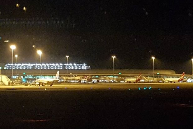 乘客爆料指折返布里斯本机场后，被困在跑道上。
