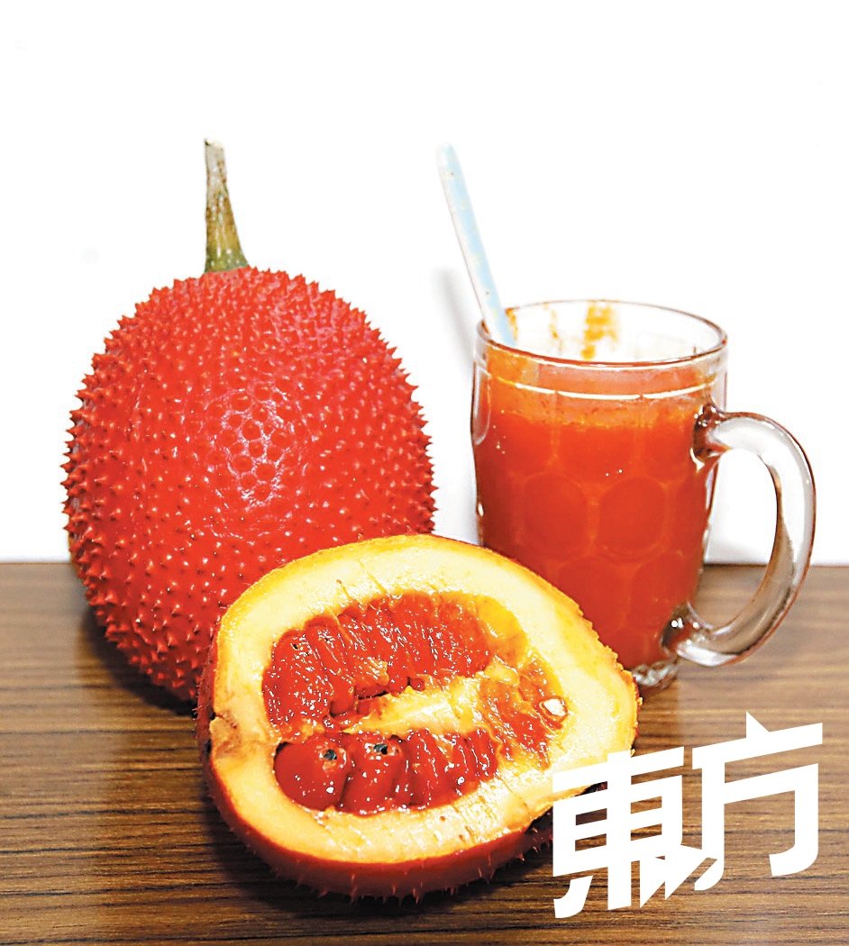 木鳖果的果肉含有非常高的营养价值，可制成果汁饮用。