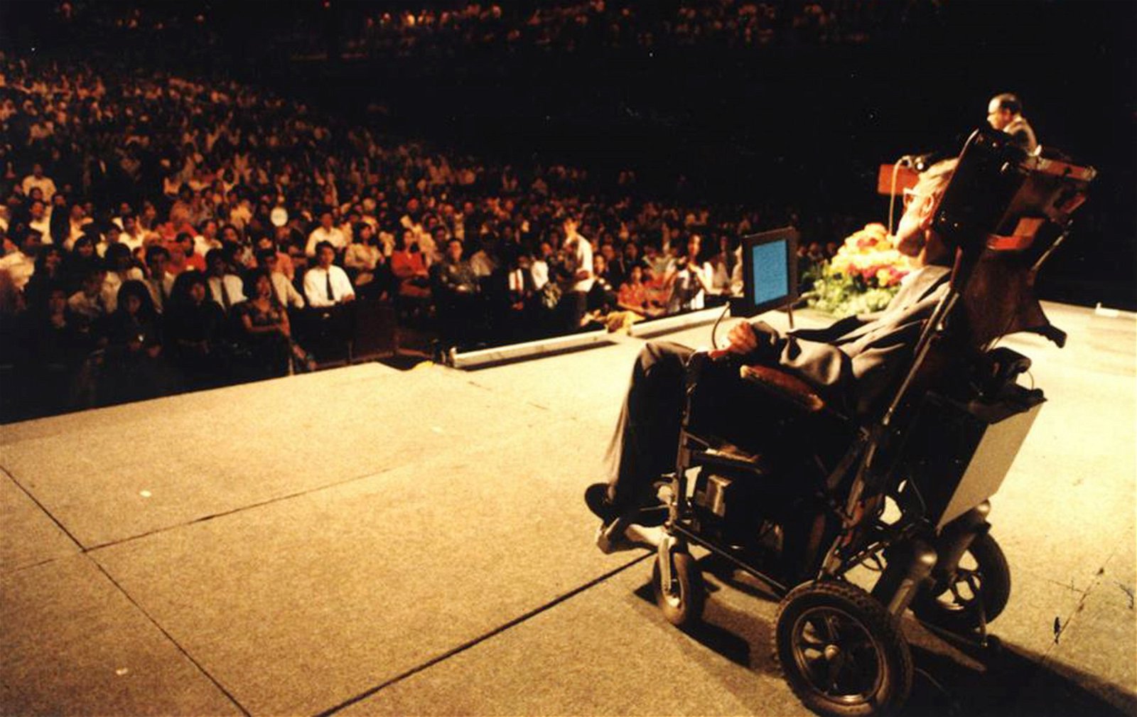 霍金于1994年9月16日在吉隆坡世界太子贸易中心的演说，吸引了将近3500人出席聆听。