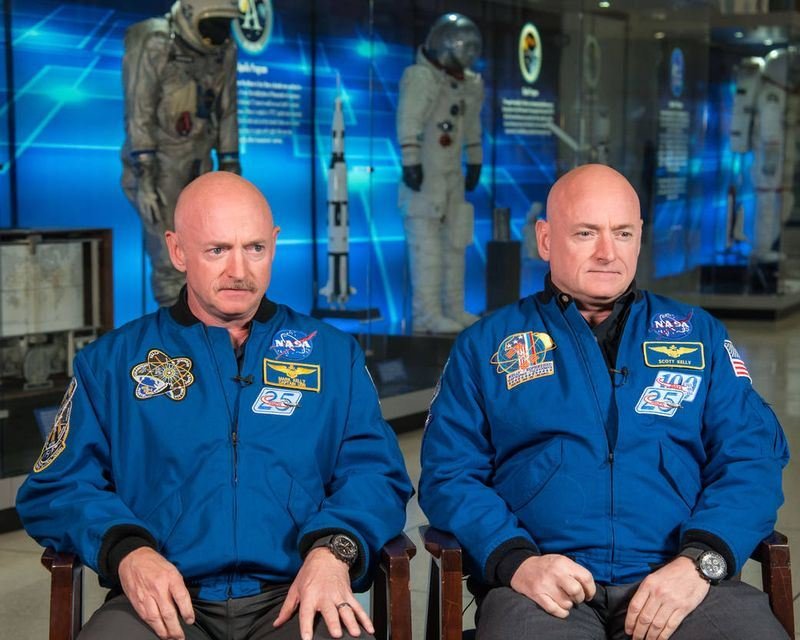 NASA宇航员斯科特（右）在返回地球后，7%基因不再和原本一样。左为双胞胎哥哥马克。