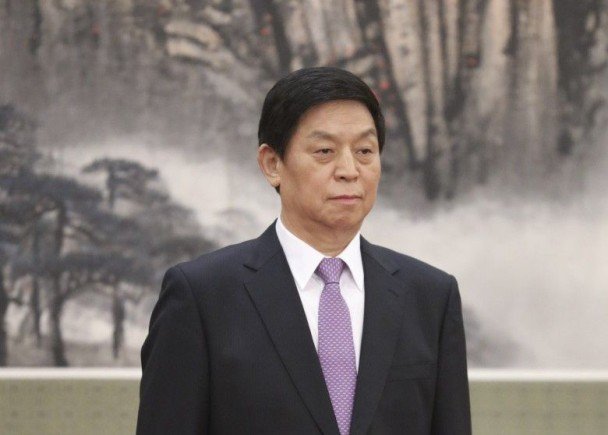 栗战书当选中国全国人大委员长。