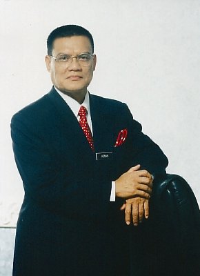 原任彭亨州大臣拿督斯里安南耶谷。