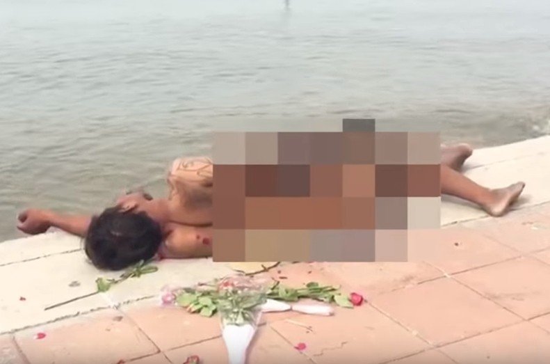 泰国男子失恋后，就跑去海边裸睡。