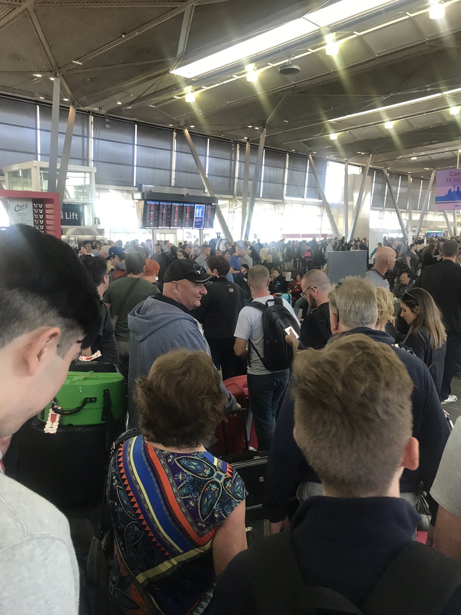 乘客滞留悉尼机场。