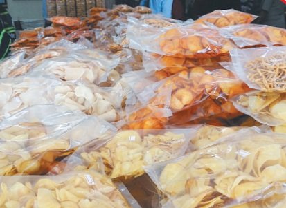 文冬加章布爹村集中生产的印度 零食，在全马赢有一定的口碑。