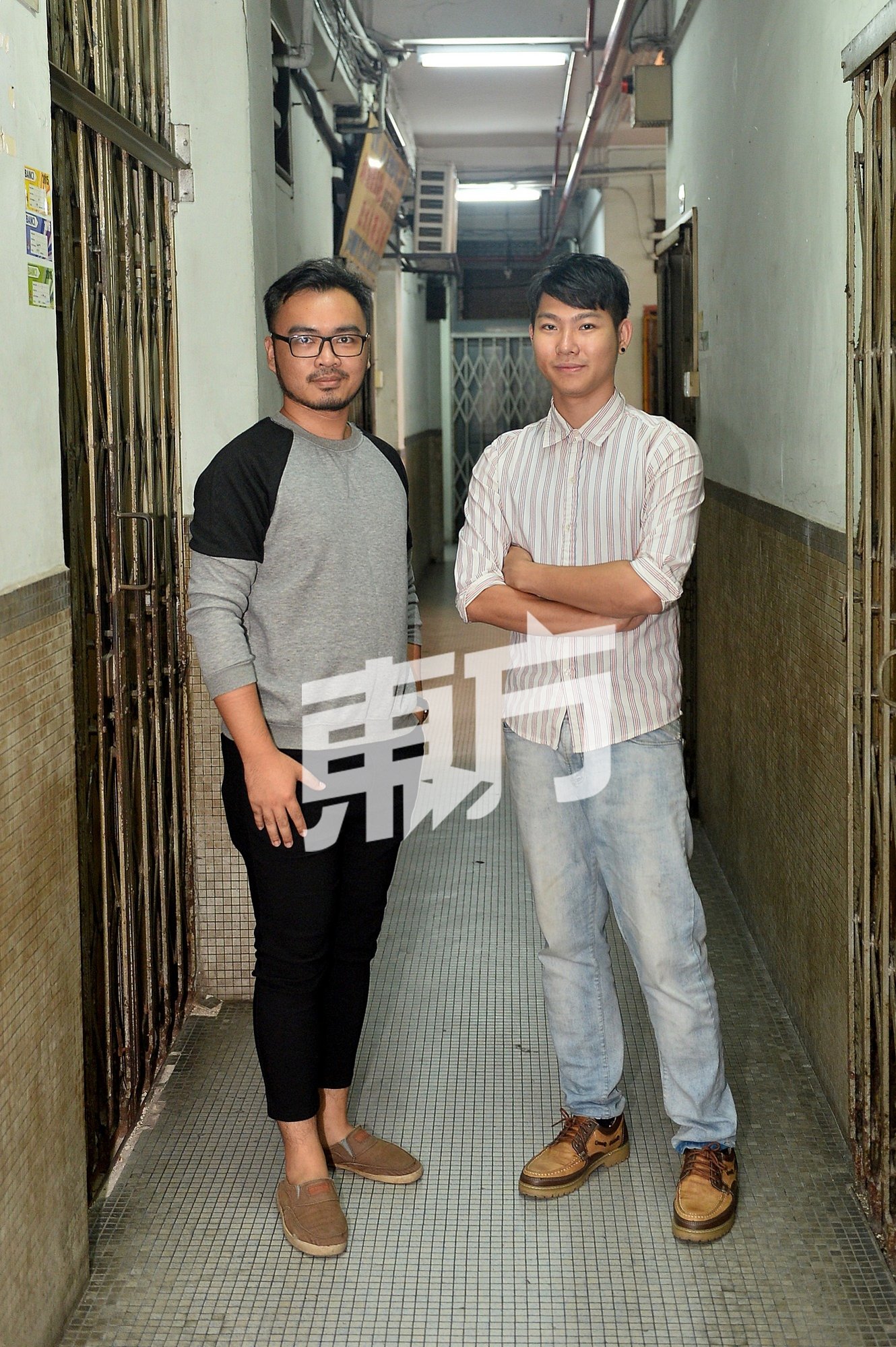 实验剧场对于梁家恩 （左）与陈俊霖来说是新的尝试，他们期待观 众的反应，促请大家抛开对戏剧演出的既定印象观赏这部作品。