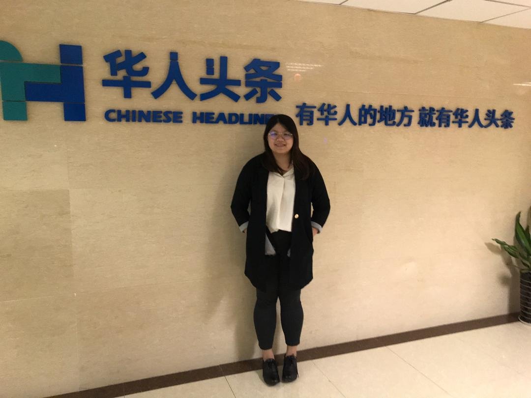 《东方日报》网络记者参观《华人头条》总部。