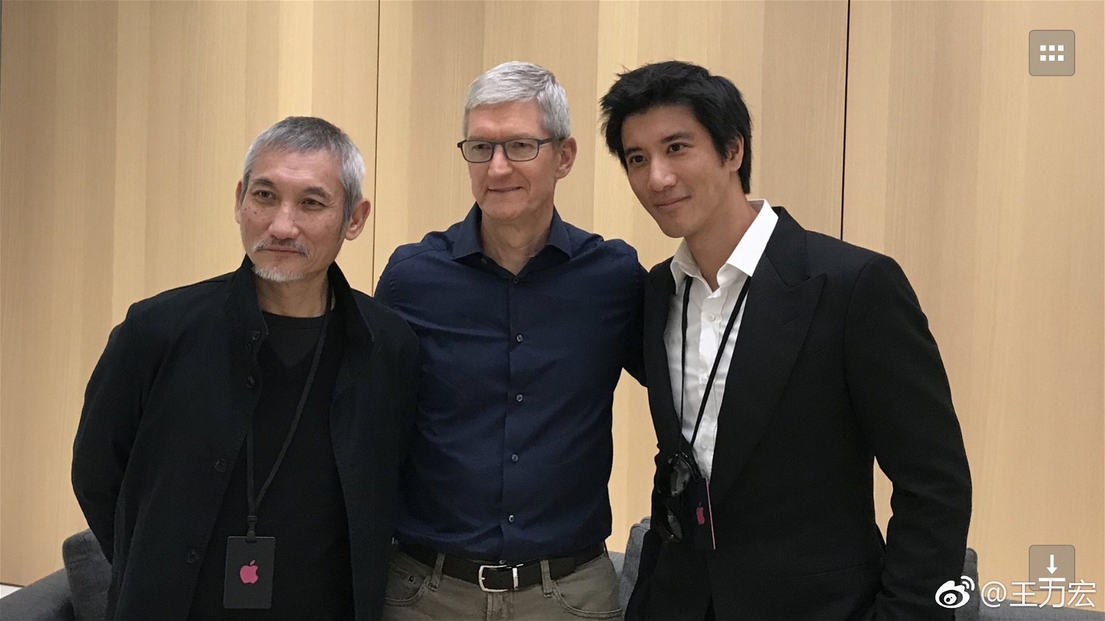 王力宏与导演徐克，以及苹果执行长库克合影。