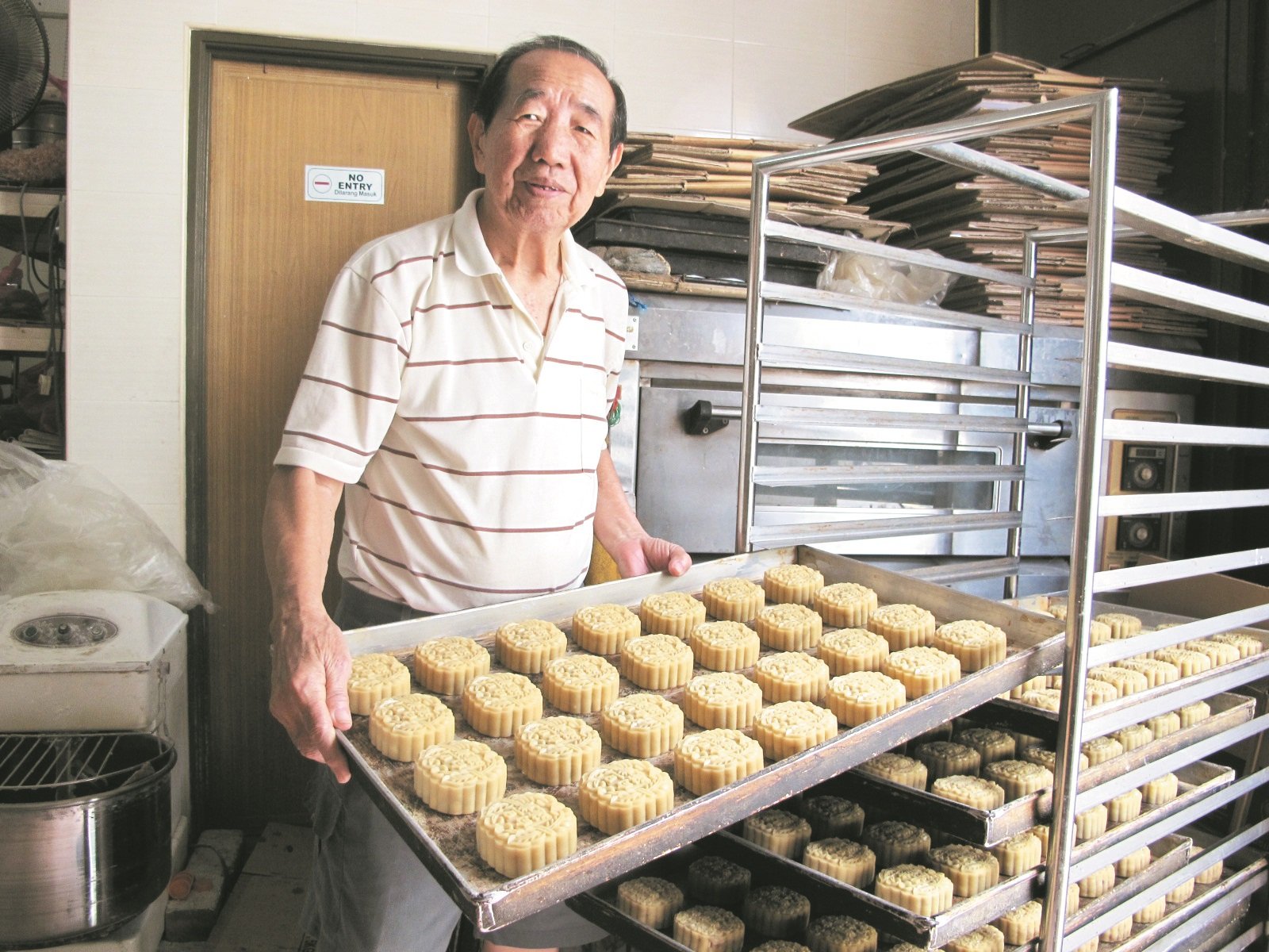 黄连冰：手工月饼货真价实，中秋节时期供不应求。