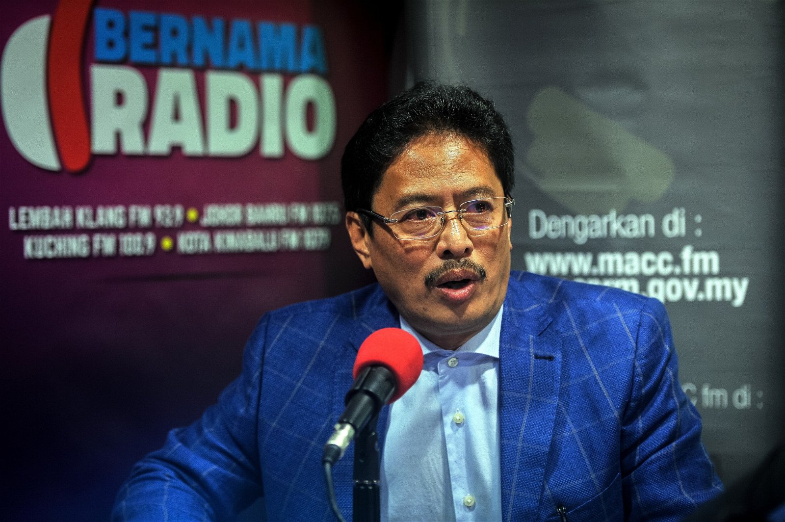 阿占峇基接受《马新社电台》访问。
