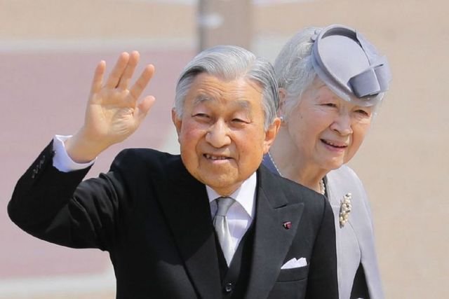 日本明仁天皇将于4月30日逊位。