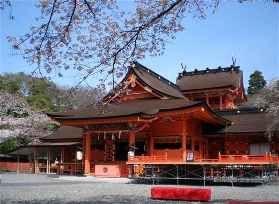 位在富士山顶的“浅间神社”，堪称是地表最强房东。