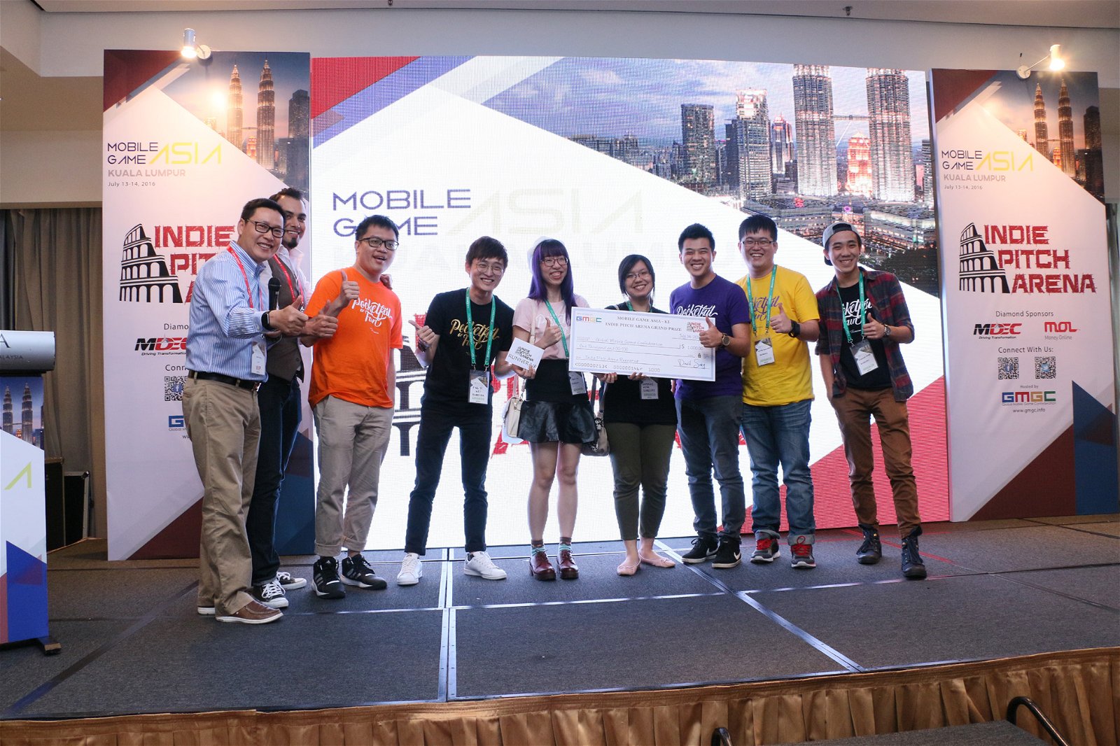 2016 年， 全球移动游戏大会（GMGC）在吉隆坡举办的亚洲移动游戏大会上，Kurechii以《邮差骑士》夺得独立游戏开发者大赛（Indie PitchArena）的亚军。