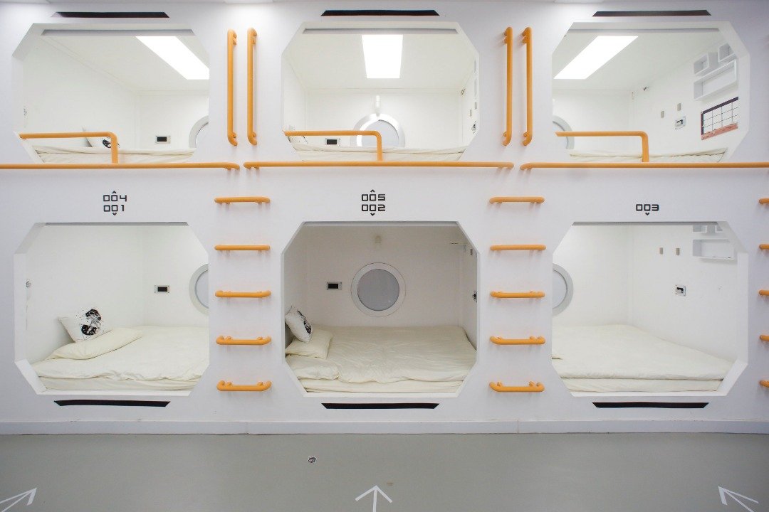 “火星1号基地”有著供营员们睡觉的太空舱，里面备用灯光、枕头、床单等，与胶囊酒店十分相似。-路透社-