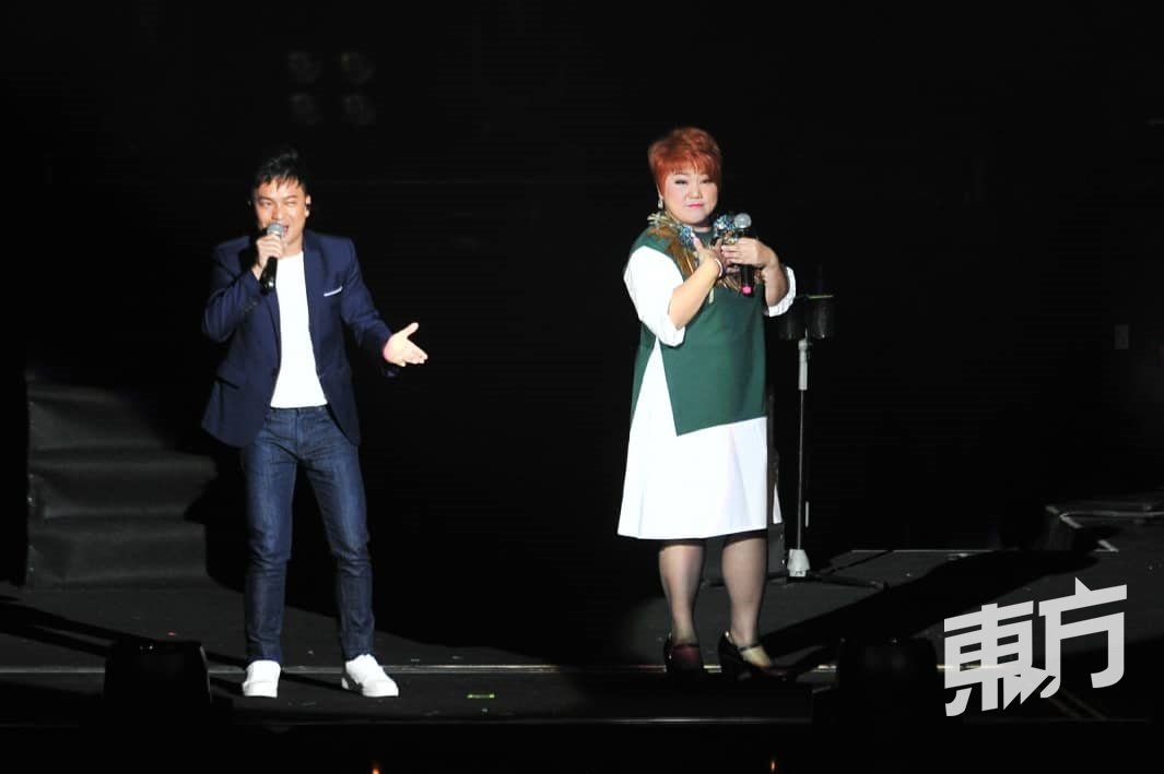 《Astro经典名曲歌唱大赛》的冠军歌手林永发和吴玮琳在担任开场嘉宾，高唱经典民歌《纯文艺恋爱》和《用马来西亚天气来说爱你》。