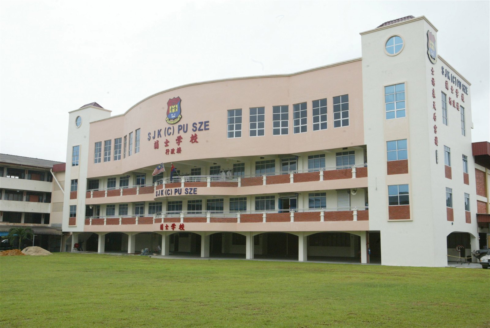 新山大型华小董事会仍在商讨国民型小学四至六年级马来文科增设夷文书法艺术单元的立场，目前未有其他具体行动。