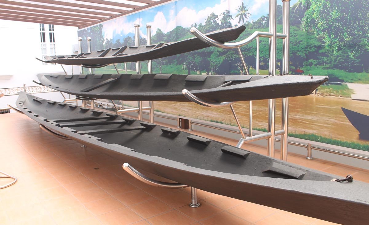 百年前竹沙港的海盗所使用的独木舟，现在也置放在霹雳博物馆内，供游客参观。