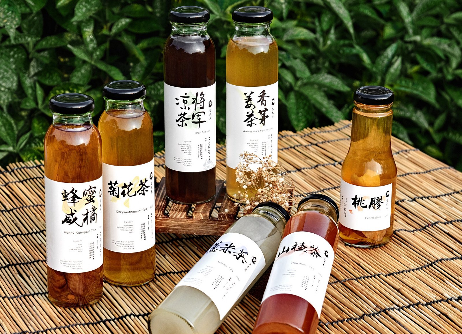 传统凉茶变装成为潮流饮品，成功打入年轻人市场。