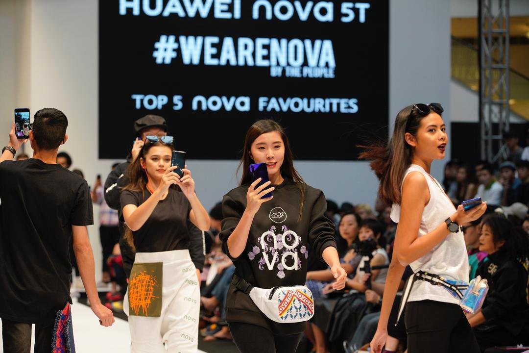 华为nova 5T日前在吉隆坡时装周抢先亮相。