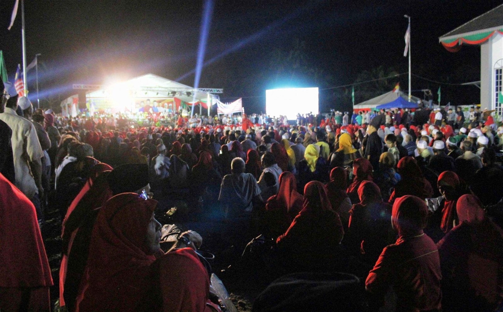 由霹州巫伊两党协办的“穆斯林团结大集会2.0”，吸引数千名巫伊党员及支持者出席。