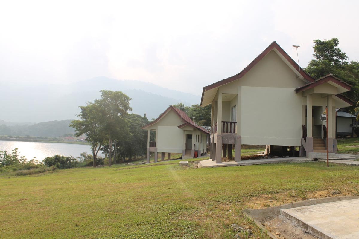 玲珑县议会其实已在拉班湖旁建度假村，供游客租住在湖景宜人的拉班湖旁。