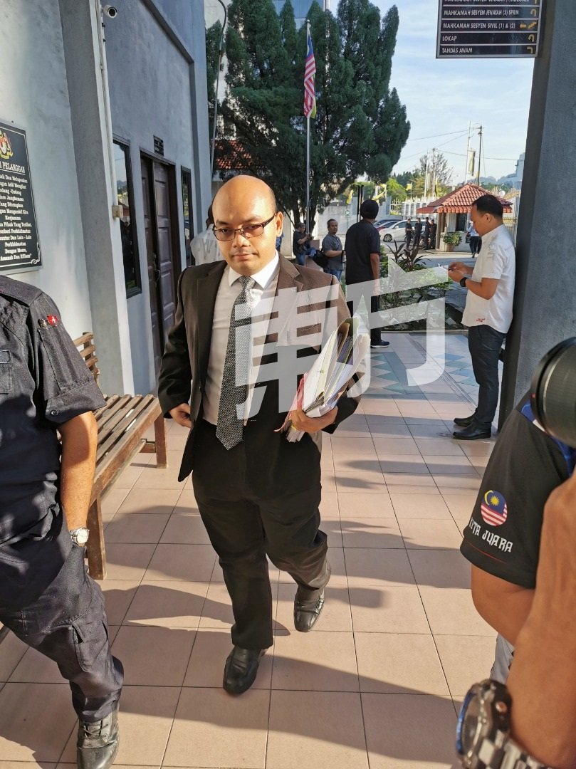 法汉证实其当事人杨祖强周四不会到法庭，只由辩律代表出庭。