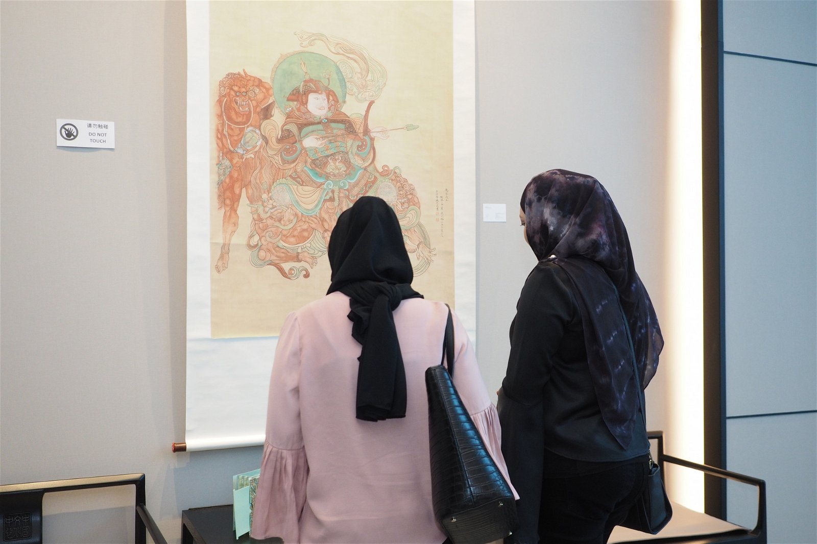 吉隆坡中国文化中心将不定期举办与中国文化有关的展览，免费开放参观，同时吸引国内各种族人士前来欣赏。