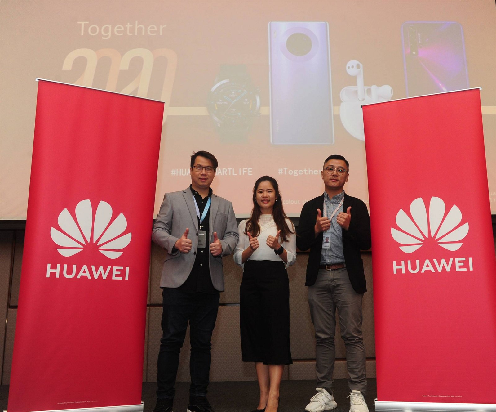 梁顺明（左起）、陈美云和邱文斌，一起为“Together 2020”华为智能生活配套主持推介礼。