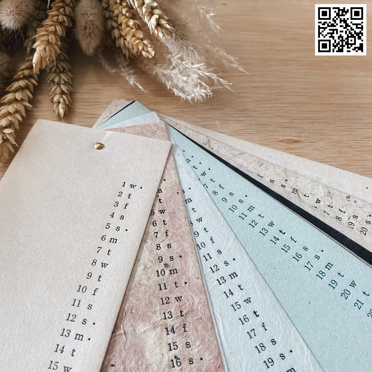 Tosawashi Calendar采用日本千年的文化遗产技术，赋予纸张新的生命。