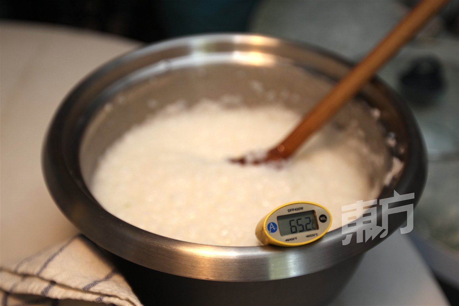 食安问题是许多人对自制发酵食物的隐忧，罗艳莹表示，只要时间、温度拿捏得好，就能确保发酵食物是安全的。她强调，米饭必须降温至摄氏60度以下才能加入米麹。