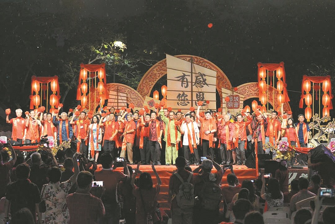 槟城农历新年盛会“槟城庙会”吸引逾 万人到场，感受浓浓的新年气息。