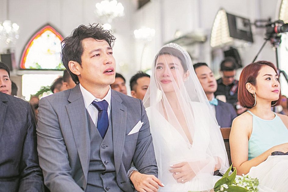 袁锦伦和林佩琦在婚礼宣读誓言泣不成声。