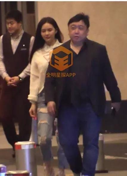 王晶和云千千2017年曾被拍到约会共进晚餐看电影。（翻摄网络）
