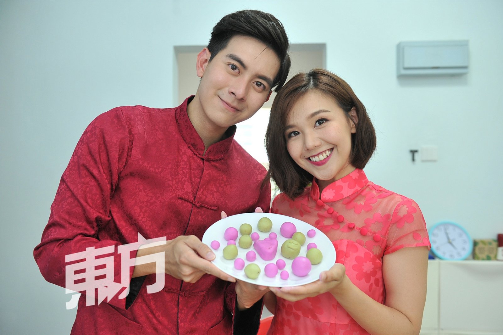 为了赶拍电视剧，李伟燊和萧丽玲无法在今年的拍拖纪念日当天请 假，因此或会在情人节藉著旅游工作而到韩国旅行。