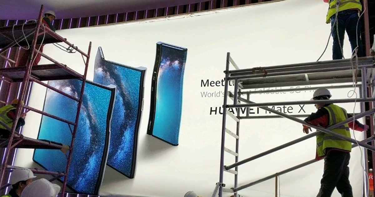 华为5G 折叠手机Mate X广告海报在MWC曝光。