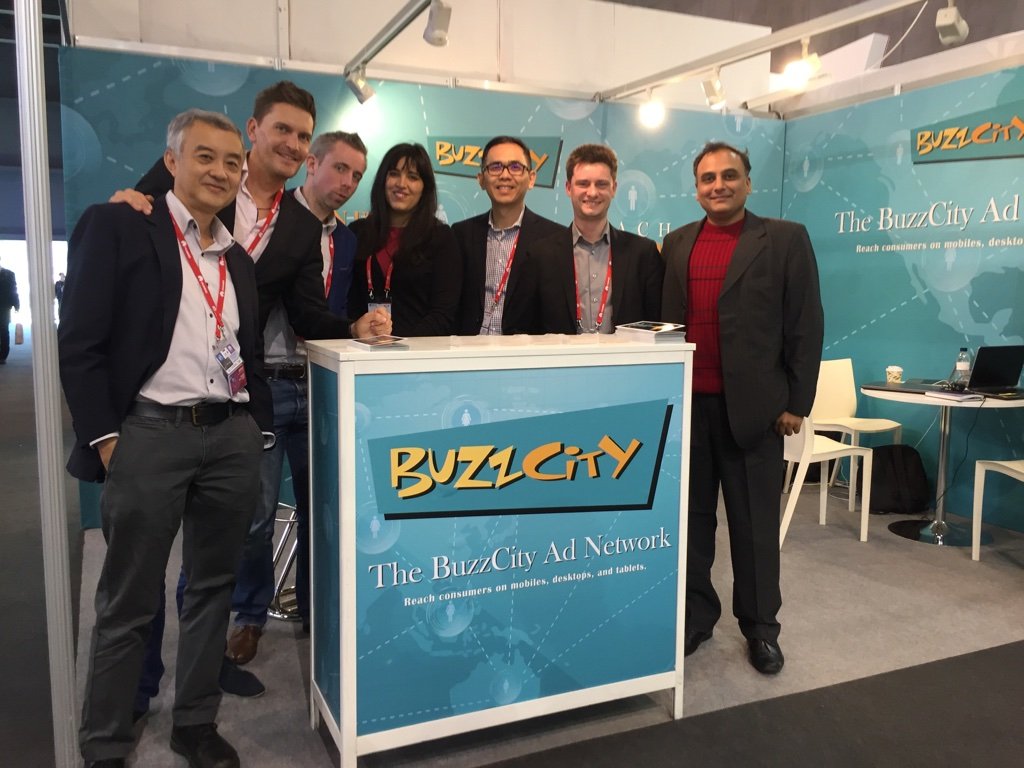 2016年，赖国芳出席在西班牙巴塞隆纳举办的“世界移动通讯大会”（Mobile World Congress）。隔 年的同一时期，Buzzcity已被并购，他也有了新的身份。