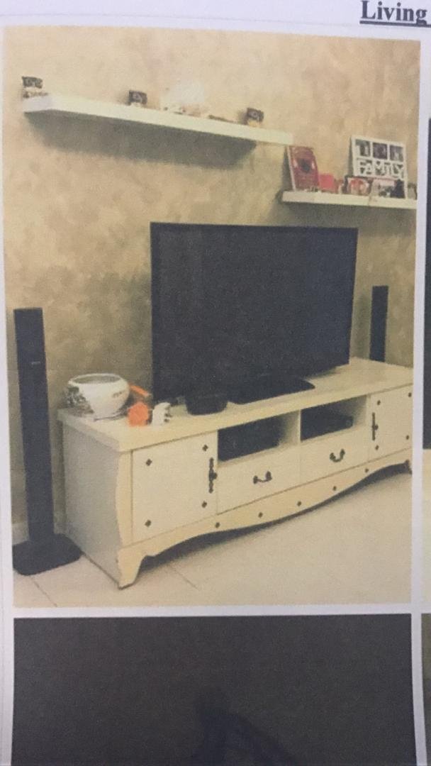 屋主购置提供给租户使用的电视机已被偷偷搬走。