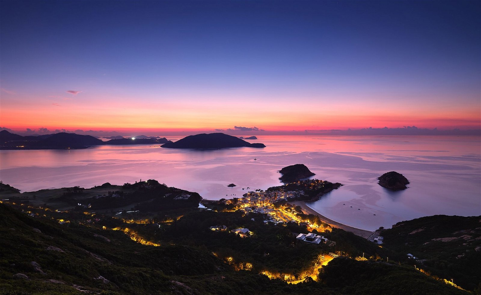 龙脊是俯瞰香港大自然夜景的最佳地点之一。（摄自Joe Chan）
