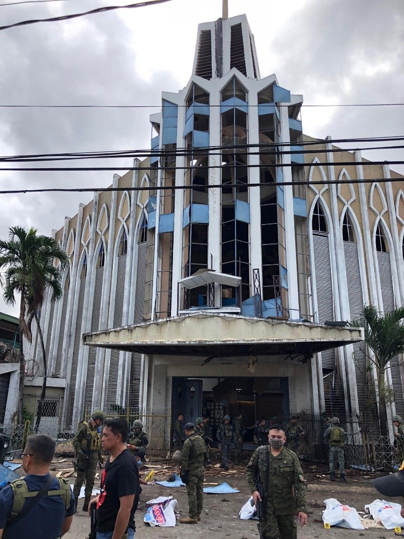 “摩洛国”自治区公投结果揭晓不到两天，霍洛岛贺洛镇天主教堂就发生严重爆炸案，死伤惨重。这是肇事的天主教堂。