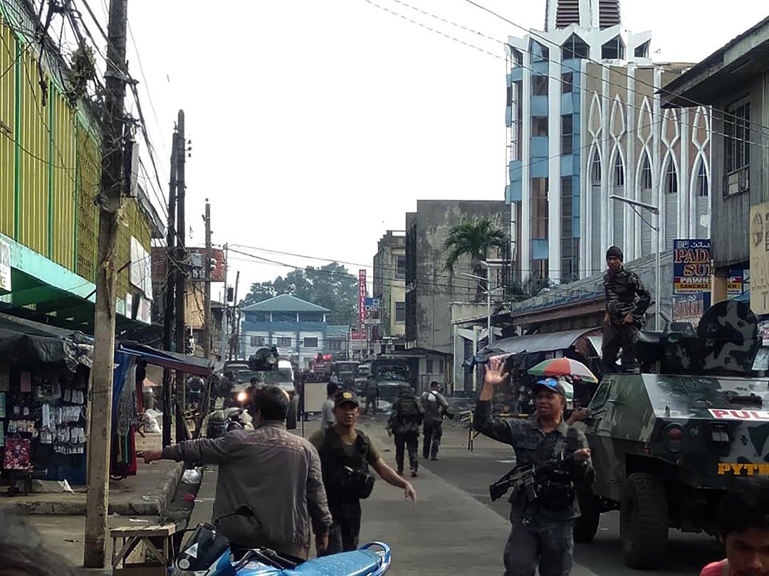 爆炸发生后，西棉兰老岛军区即派出坦克到霍洛岛遇袭天主教堂附近街道巡逻。